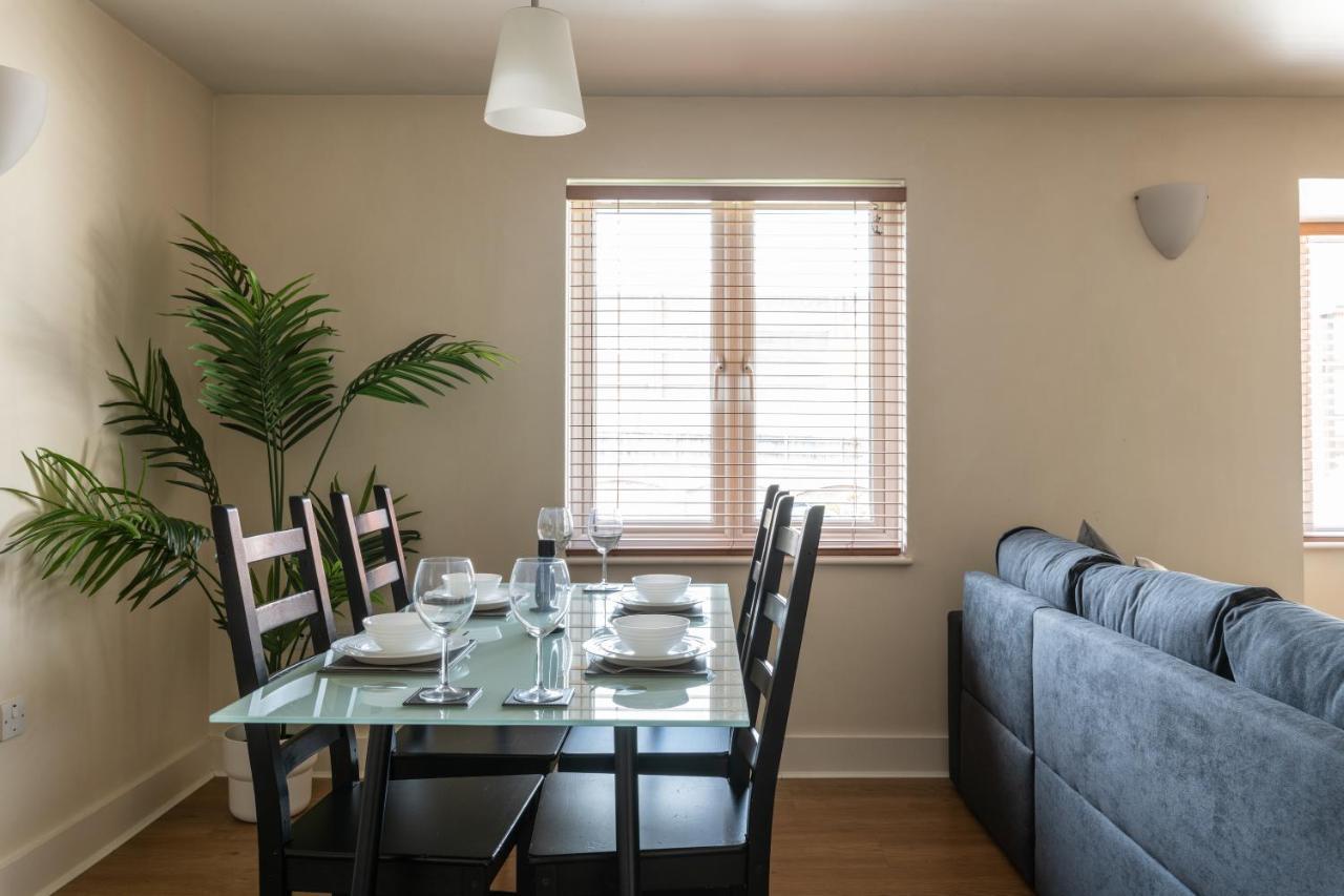 Spacious 2Br Flat - 2 Free Parking Spaces - Near Lgw Airport Кролі Екстер'єр фото