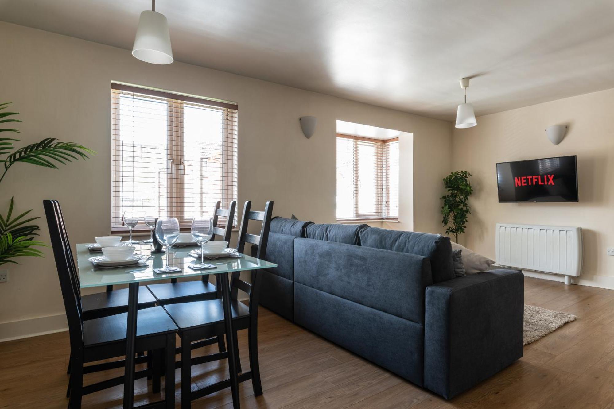 Spacious 2Br Flat - 2 Free Parking Spaces - Near Lgw Airport Кролі Екстер'єр фото